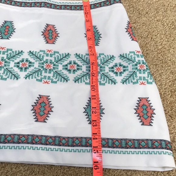 FREEWAY size M white embroidered mini skirt - Picture 6 of 7